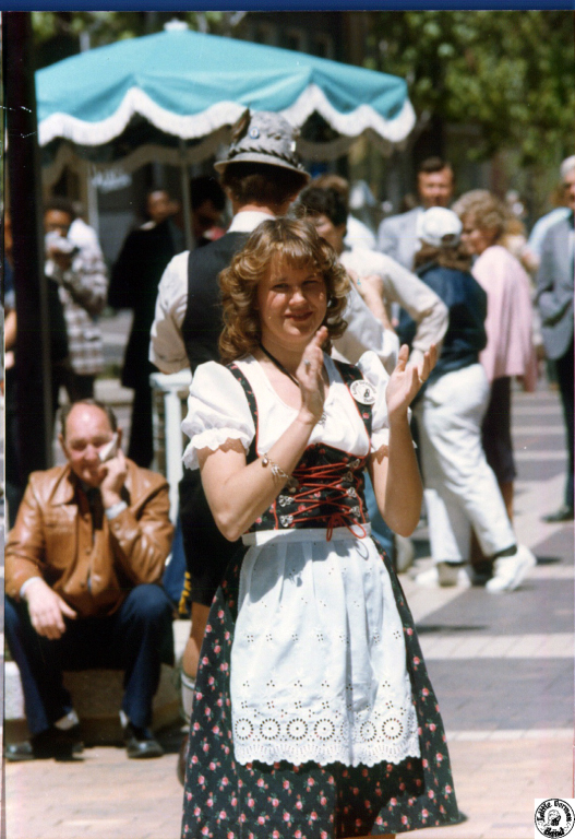 1981 04 15 10 Fayetteville Mall.jpg